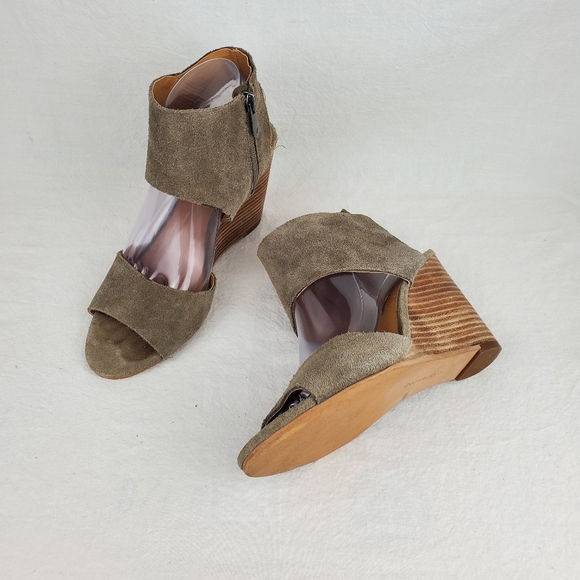 Lucky Brand Rittly taupe leather wedge sandals size 8M - Picture 2 of 9